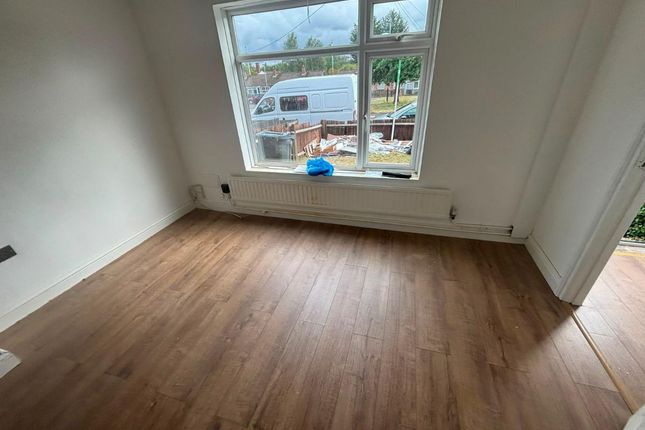 53 Stornaway Road, Leicester photo 3