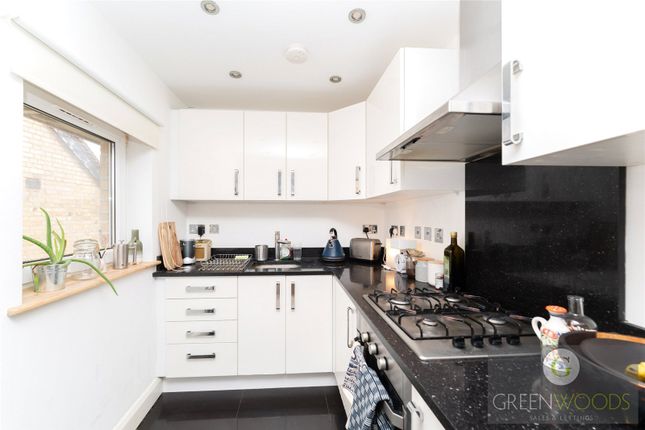 55a, Grange Park, London photo 3