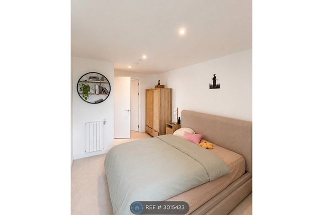 Flat, Goldsmith Apartments Brigadier Walk, London photo 3