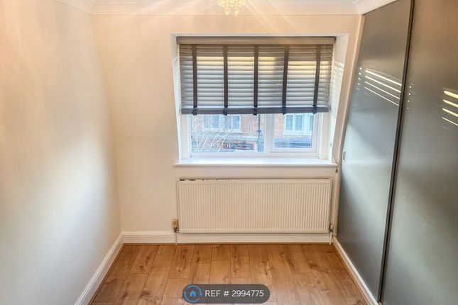 Flat, A Coombe Road, Kingston Upon Thames photo 4