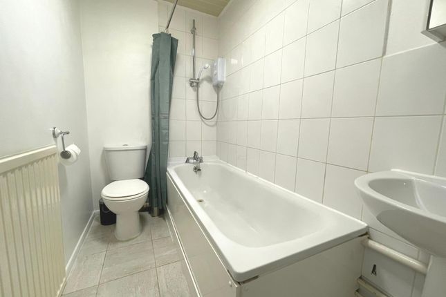 28 Pempath Place, Wembley photo 5