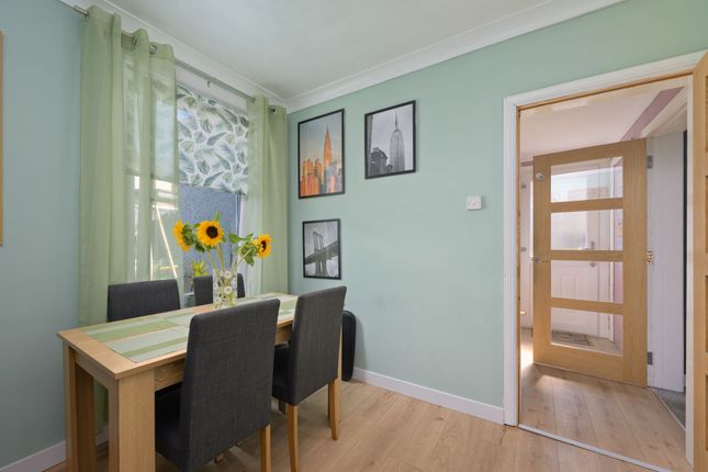 58 Lanrigg Road, Bathgate photo 4