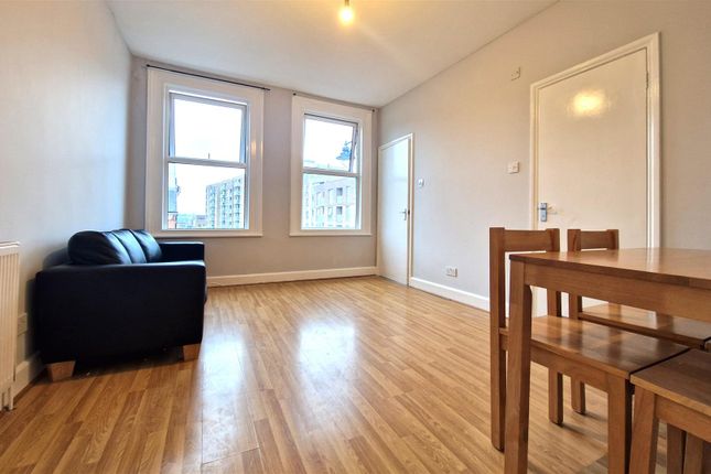 Flat to rent in High Street, Hornsey, London