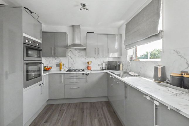 22, Glebe Court, Leeds photo 3