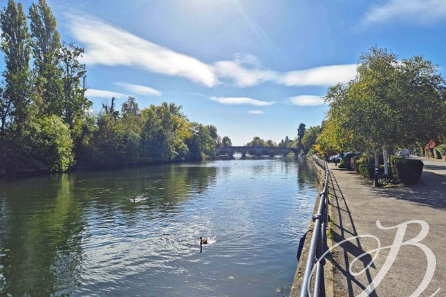 Curacao Ray Park Road, Maidenhead photo 2