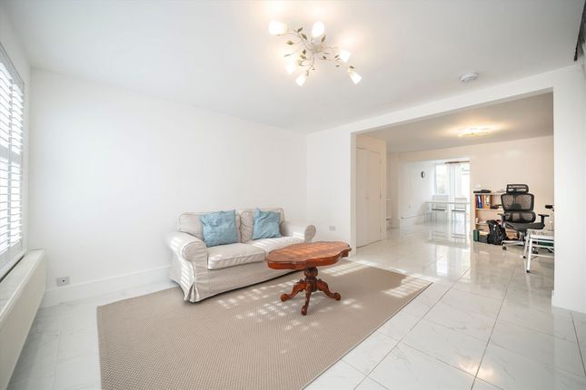 177, Woodseer Street, London photo 3
