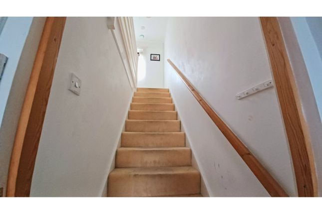 Terraced house for sale in South End Road, Andover