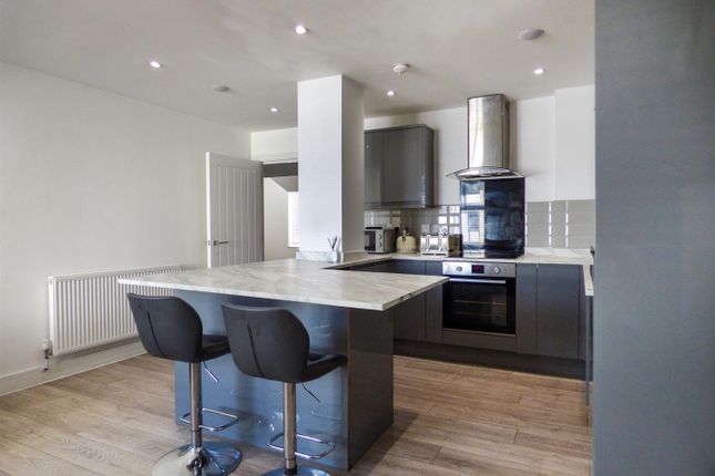 Flat 2, The Willows, 8 Willowdale Centre High Street, Wickford photo 3