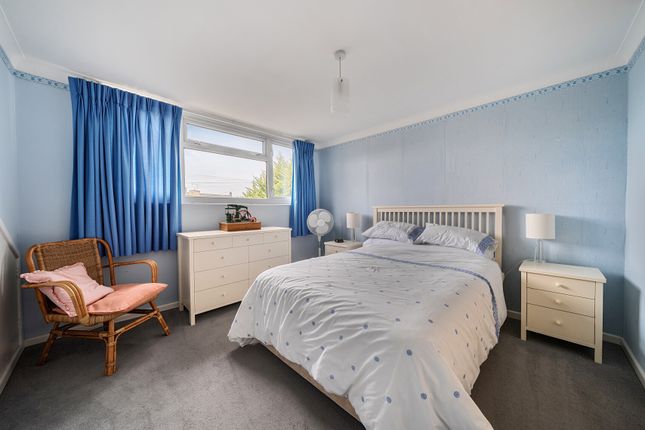 30, Malleson Road, Cheltenham photo 3