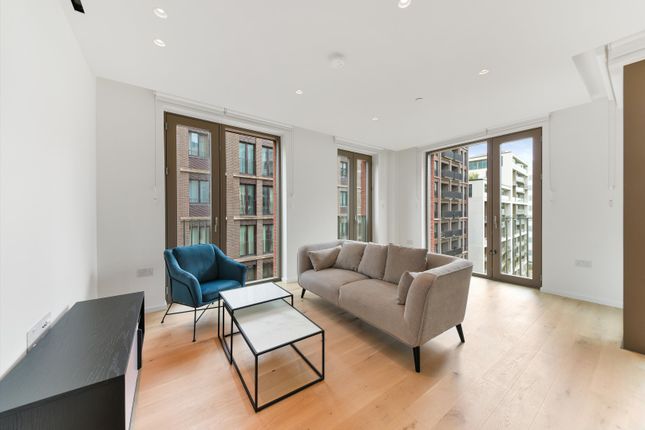 Flat to rent in Cadence, Lewis Cubitt Square, London