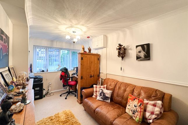 16, Woodruff Close, Stoke-On-Trent photo 4