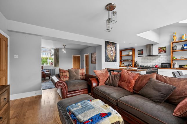 16, Normanton Drive, Mansfield photo 3