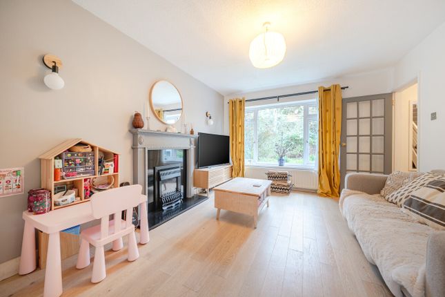 5, Howlett Close, Lymington photo 4