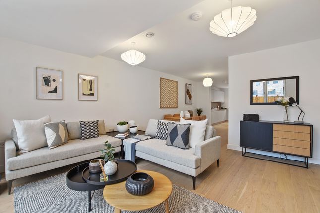 Thumbnail Town house for sale in 399, London