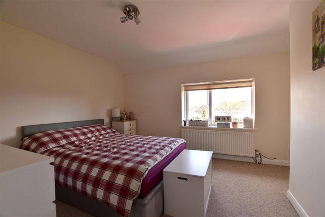 19B, Colman Way, Redhill photo 5
