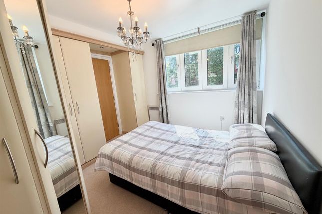 Apartment 10, 2, Wolf Grange, Altrincham photo 4