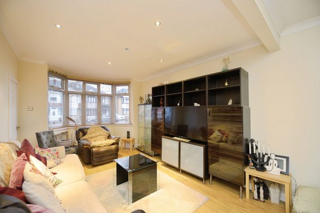 42, Elm Road, Romford photo 4