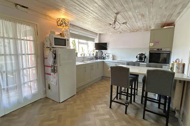 28, Ellesdon, Bridport photo 3