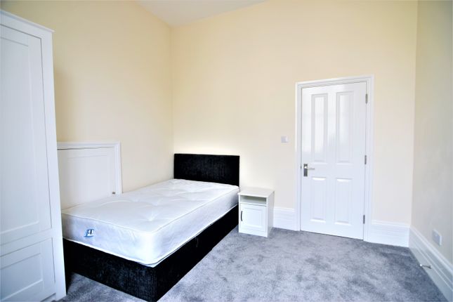Flat to rent in Eaton Place, Brighton