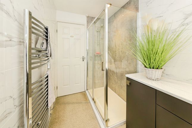 9, Spring Gardens, Crawley photo 2