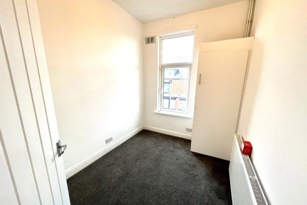 Terraced house to rent in Trentham Place, Leeds