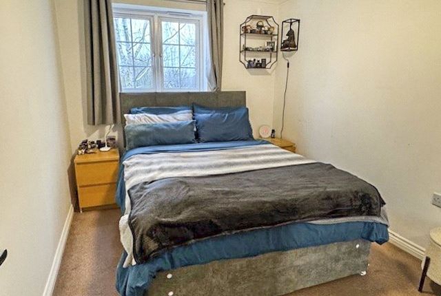 12, Squirrel Court, Hampshire photo 4