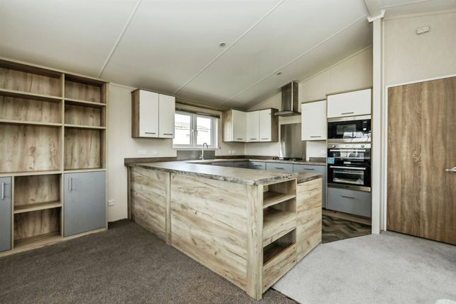 20, Willerby Clearwater, Manor Holiday Park, Manor Farm, Retford photo 3