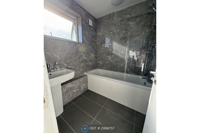 Compton Square, Andover photo 4