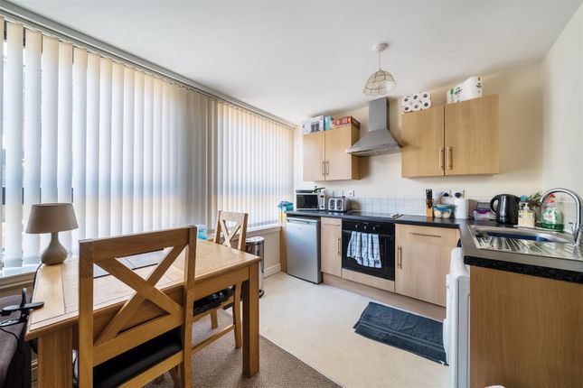 Apartment, 6, St. Helens Court, Swansea photo 3
