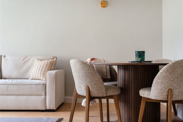 21, Clifton Place, London photo 4