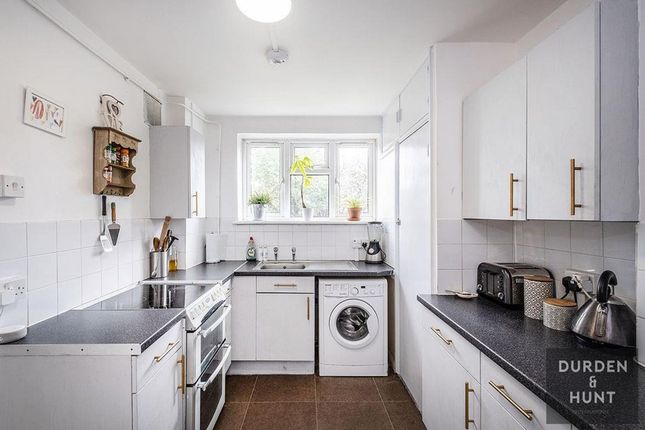 31 Chequers Road, Loughton photo 2