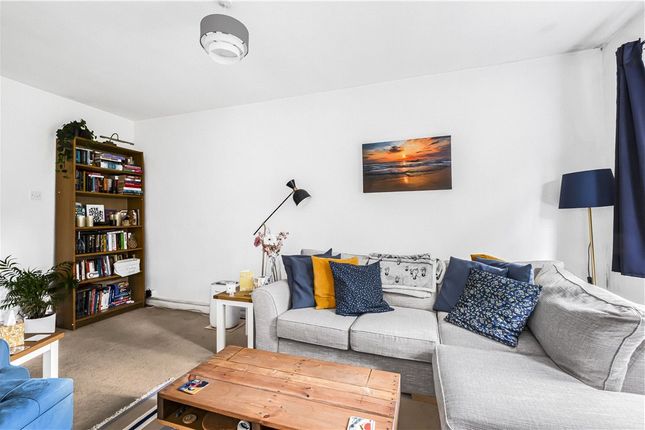Flat to rent in Auckland Road, London