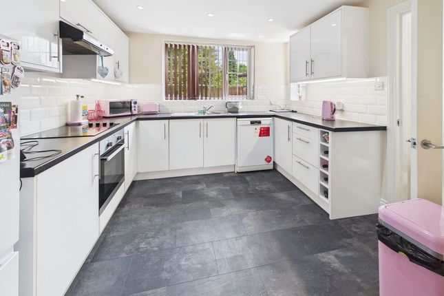 3, Oak Road, Caterham photo 4