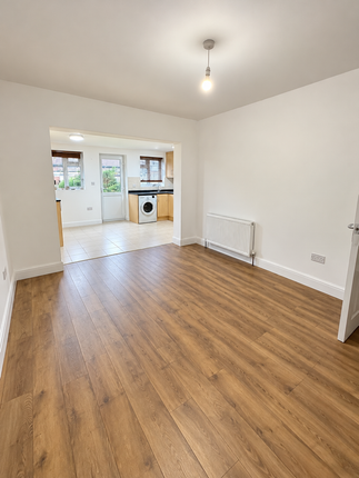 Chaucer Avenue, HOUNSLOW photo 3