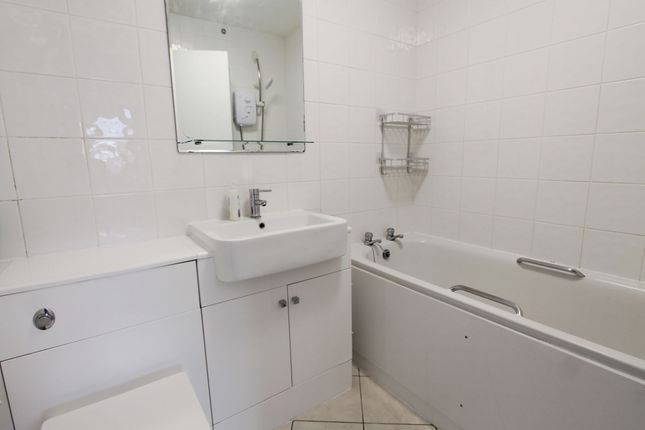 54 Huxley Close, Northolt photo 4