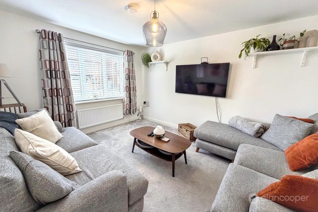 70 Julius Way, Nuneaton, Warwickshire photo 2