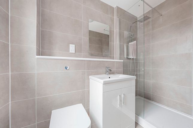 86 Hanworth Road, Hounslow photo 4