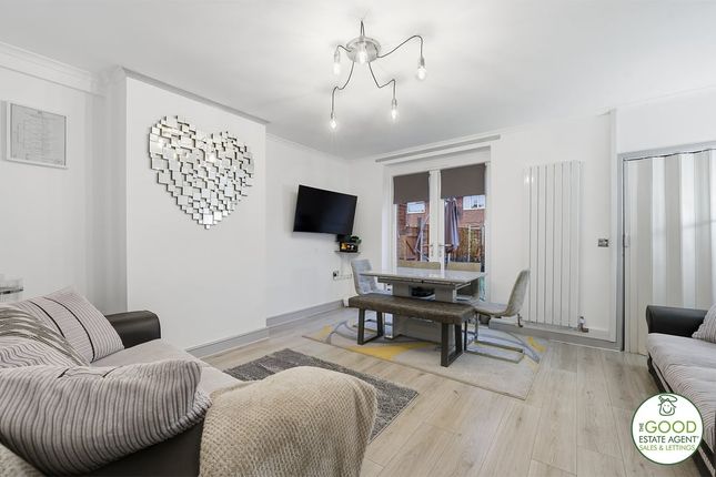 16, Helsby Way, Wilmslow photo 5