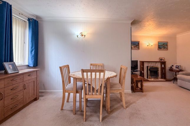 48, Brielen Court, Nottingham photo 3