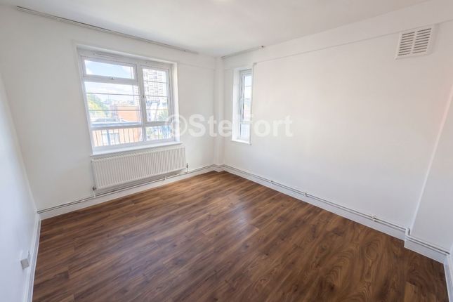 29 Marie Lloyd House, Murray Grove, London photo 2