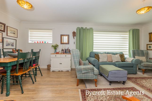 4, Thurne Rise, Great Yarmouth photo 2