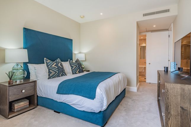 Flat to rent in Circus Apartments, Canary Wharf, London