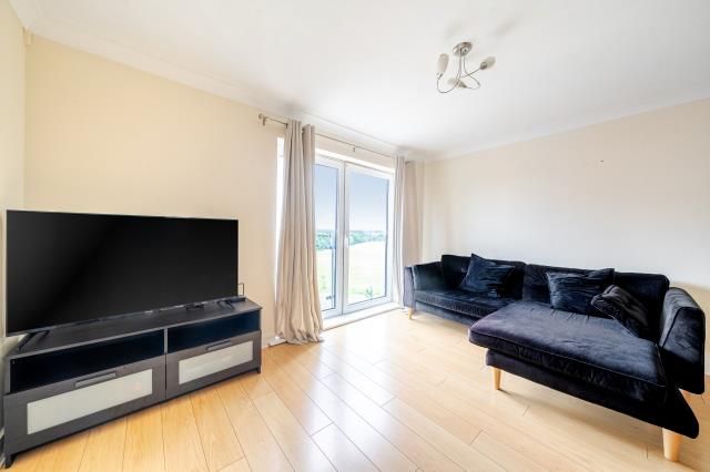 Flat 27 Damask Court,, Cleeve Way, Sutton photo 2