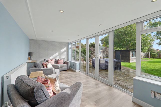 52 Old Shoreham Road, Lancing photo 2