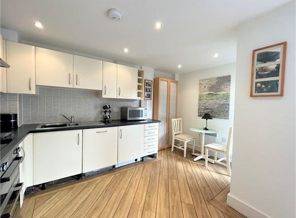 Flat 53 Altamar, Kings Road, Swansea, West Glamorgan, SA1 8PP photo 3