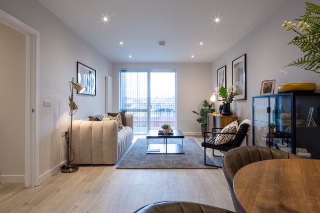 Thumbnail Flat for sale in Mission Grove, London