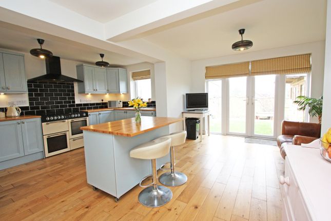 15, Priory Green, Highworth, Swindon photo 2
