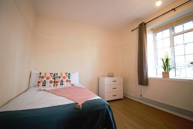 Thumbnail Room to rent in Frithville Gardens, London