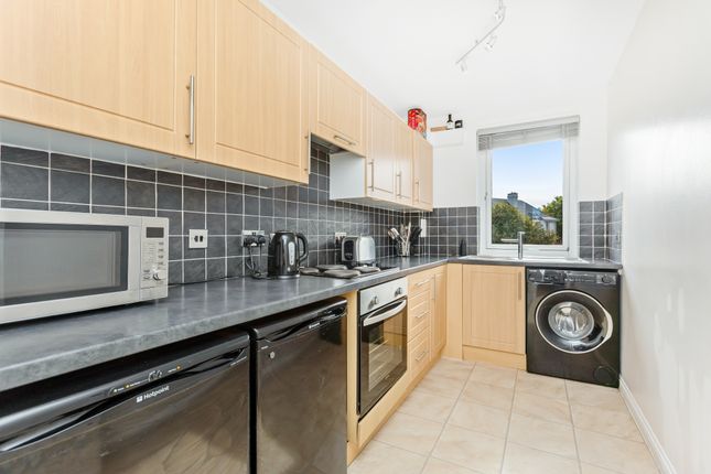 182 (flat 6), Restalrig Road South, Restalrig, Edinburgh photo 4