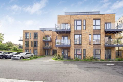 1-bed flat on 30, Dominion Court, 763 - 767 London Road, Hounslow, £315,000